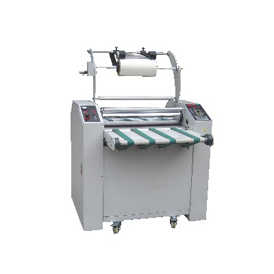 Laminating machine with knife